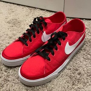 Red Nike 8.5